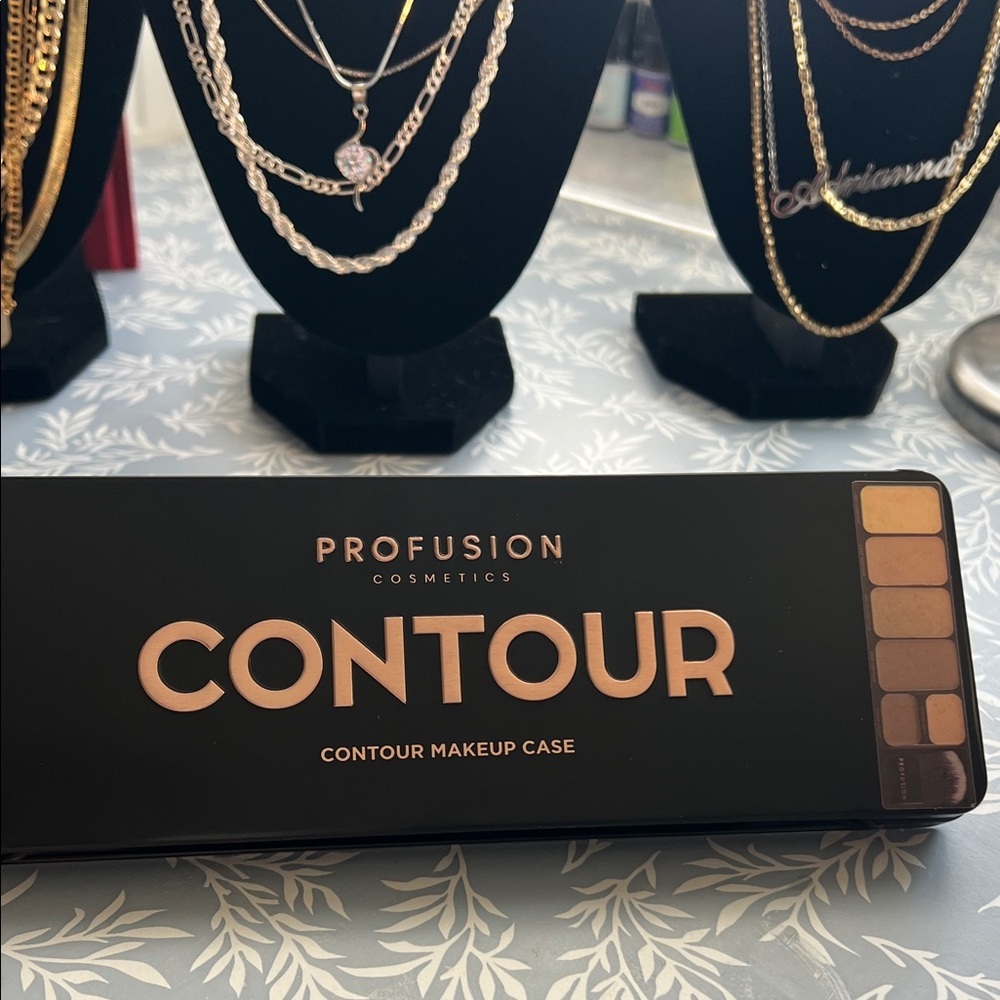 Profusion Cosmetics Contour Palette with Brush - Multi-Shade - Picture 3 of 4